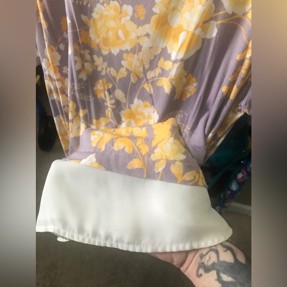 Floral Blouse - Picture 3 of 3